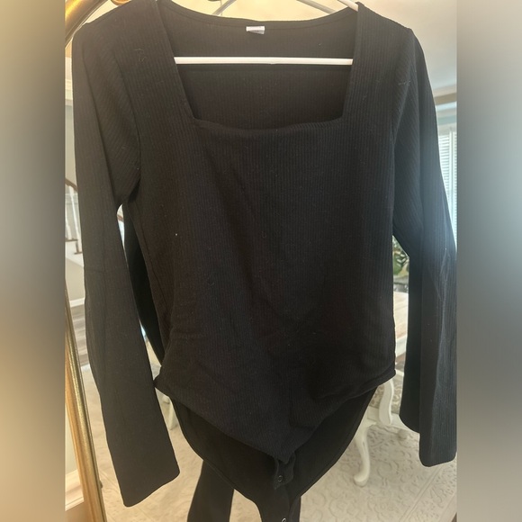 Women’s Old Navy Ribbed Black Long Sleeved Bodysuit - Picture 1 of 1